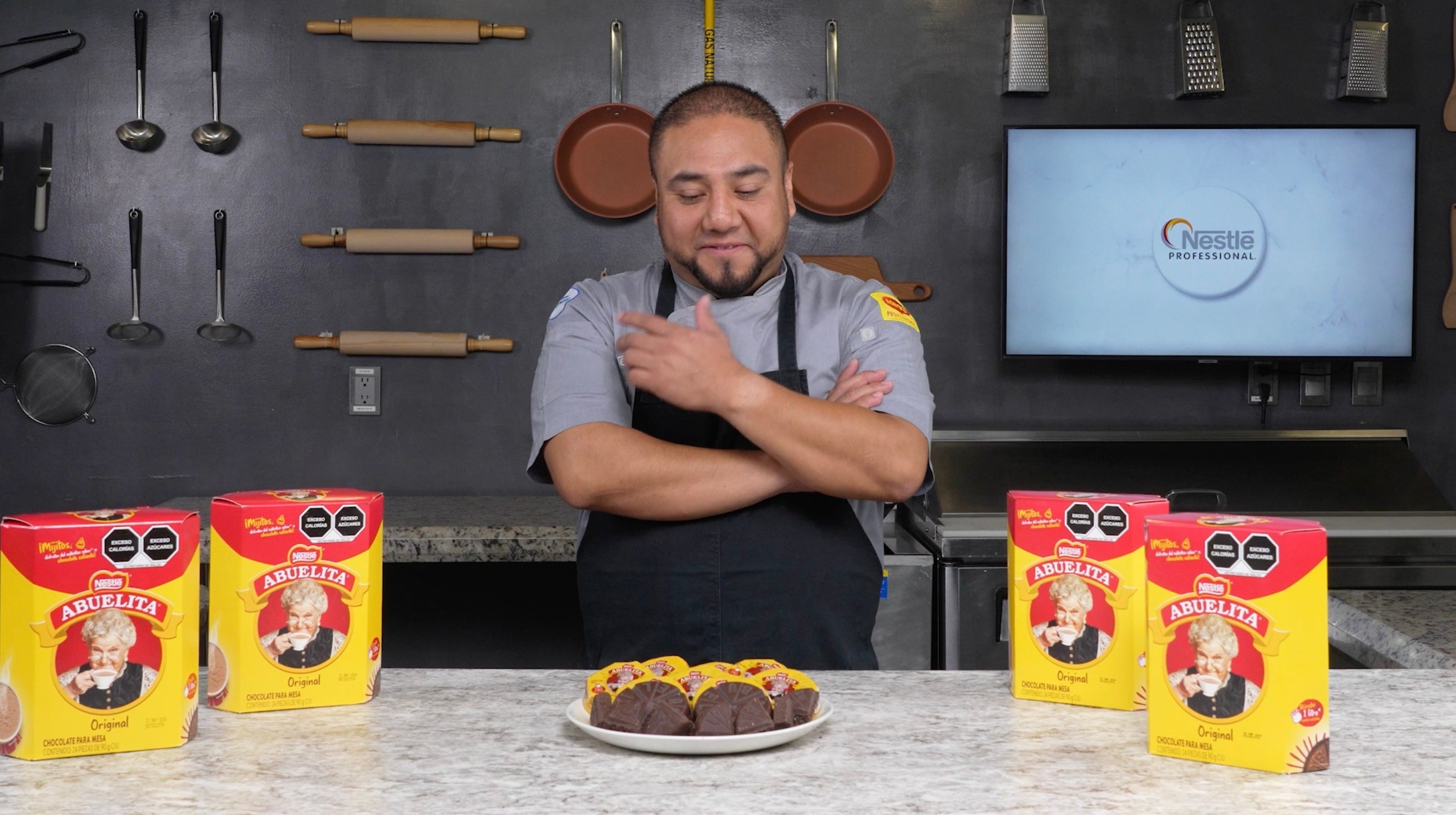 Optimiza tus prepraciones con chocolate ABUELITA® granulado y bríndale versatilidad a tu menú